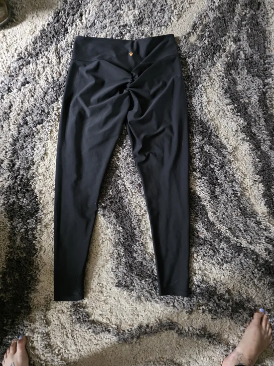 Sleek High-Waist Black Leggings - Picture 2 of 2